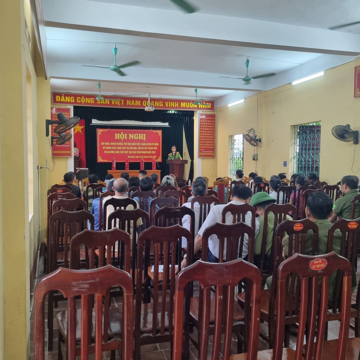 Xã Việt Hưng tập huấn nghiệp vụ phòng cháy chữa cháy đối với thành viên hộ gia đình, nhà ở kết hợp sản xuất kinh doanh địa bàn xã                        