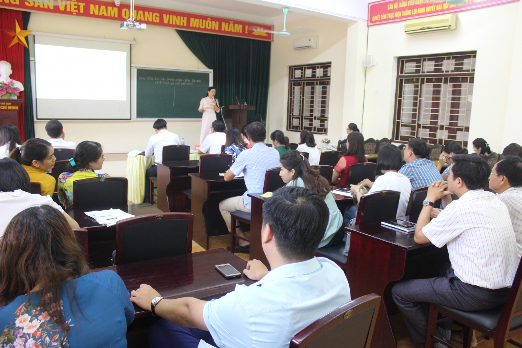Một số giải pháp nâng cao chất lượng hoạt động nghiên cứu khoa học của đội ngũ giảng viên trẻ Trường Chính trị Nguyễn Văn Linh hiện nay