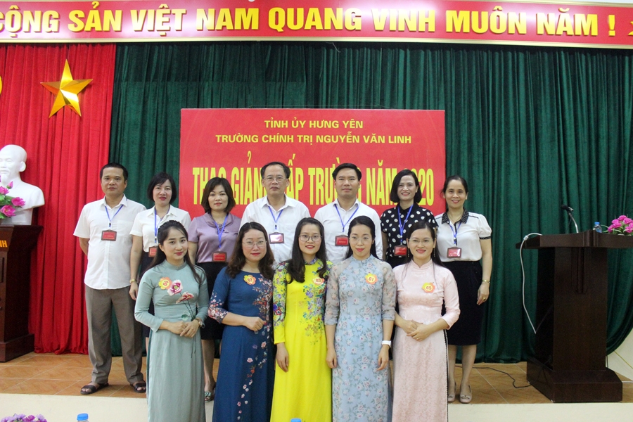 Những thuận lợi và khó khăn khi áp dụng phương pháp dạy học tích cực đối với các lớp TCLLCT-HC tại Trường Chính trị Nguyễn Văn Linh