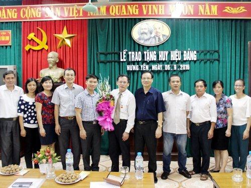 Lễ trao tặng huy hiệu Đảng, 16-9-2016