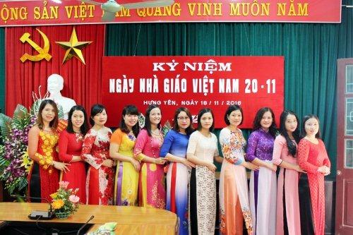 Ban nữ công chụp ảnh lưu niệm nhân ngày Nhà giáo VN 20-11-2016